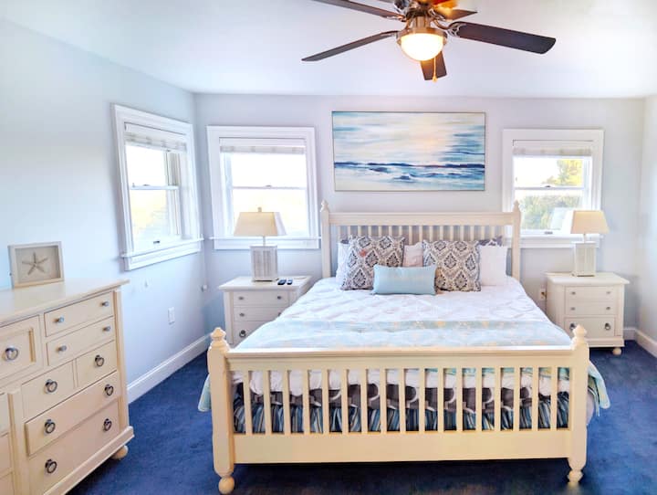 Big bed, bigger comfort! Sink into soft linens and fluffy pillows in our king bedroom.