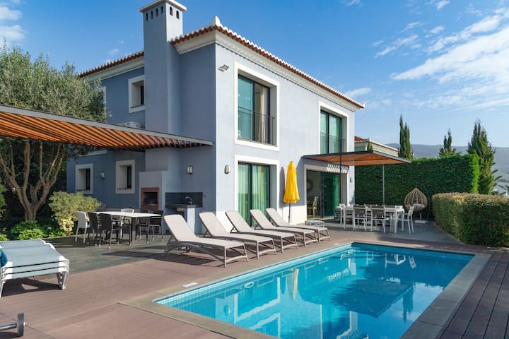 Luxury Villa with Ocean View & Private Pool