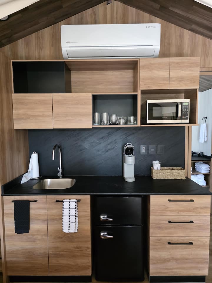 Premium Glamping Tent (Sleeps 4) - Bass Lake, CA