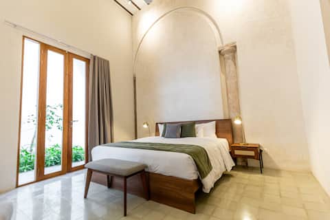 Top Airbnb: Light and spacious two bedroom apartment with pool in Mérida