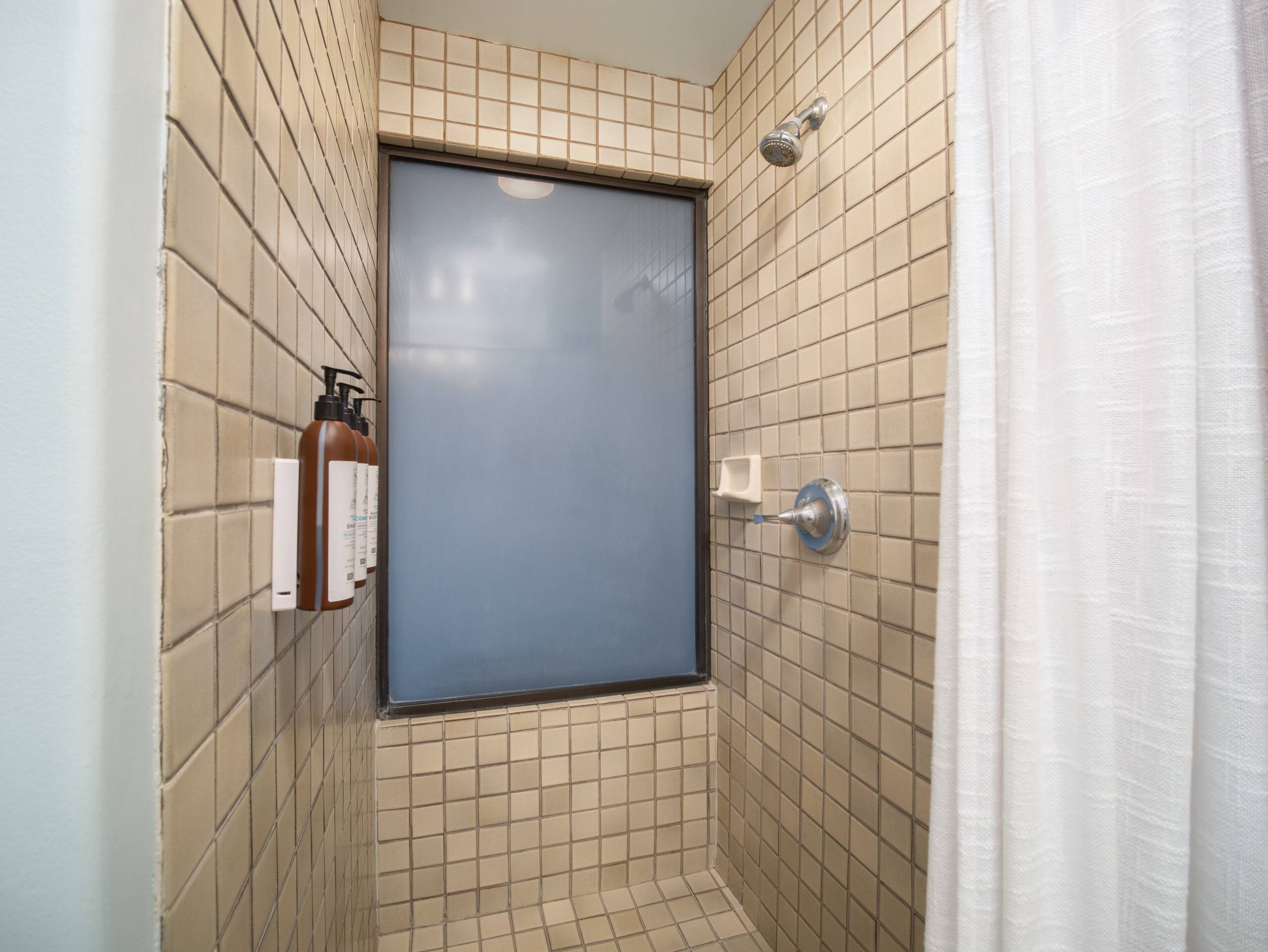 Home in Lahaina · ★4.44 · 2 bedrooms · 3 beds · 2 private baths - Image 19