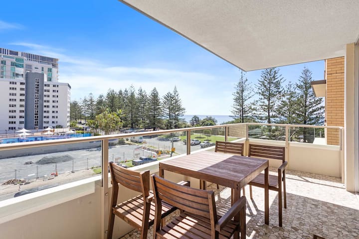 Wyuna Ocean Views In Burleigh - 