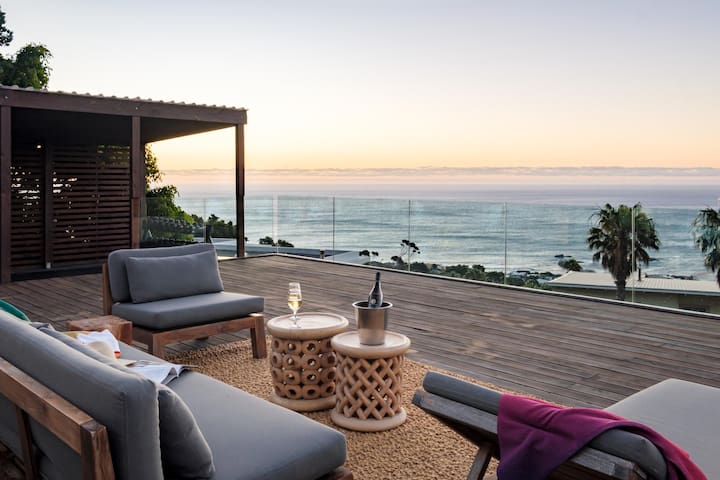 Camps Bay Idyllic Holiday Villa Lion’s Lookout gallery image 4