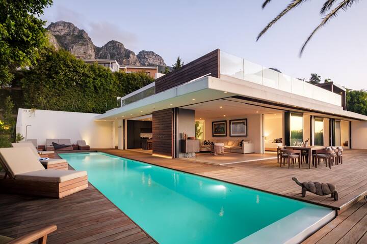 Camps Bay Idyllic Holiday Villa Lion’s Lookout gallery image 5