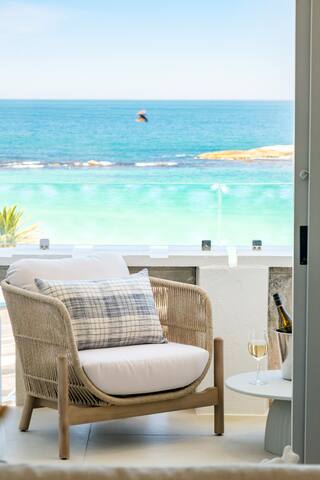 Apartment w Sea Views by Camps Bay Beach Kyanos gallery image 5