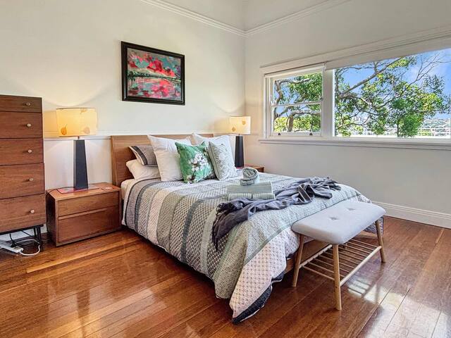 Kirribilli Gem | Retro Chic Spacious 2BR + Garage