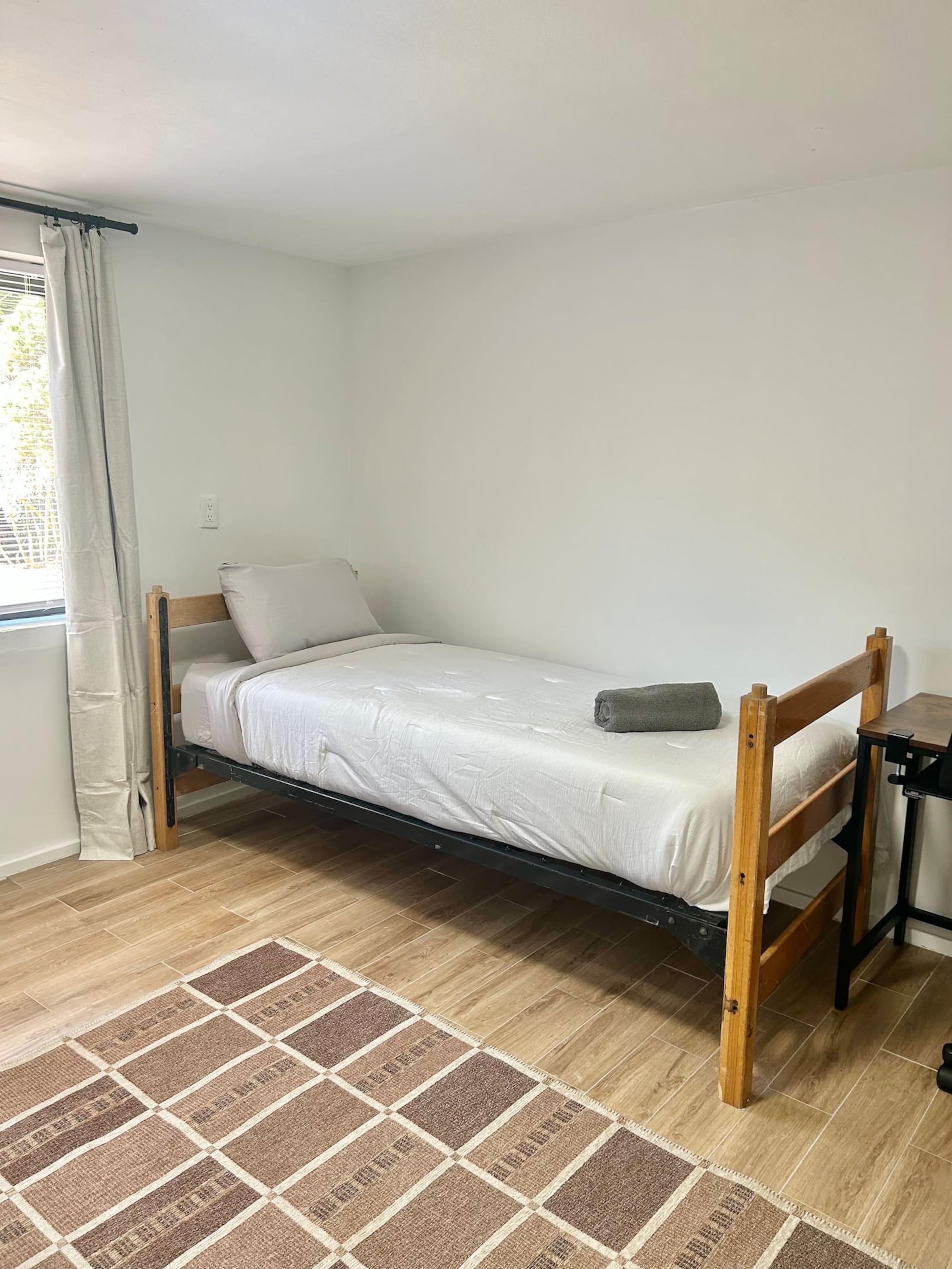 040 • Quiet 2BR/1BA • Walk to PATH - Photo 8
