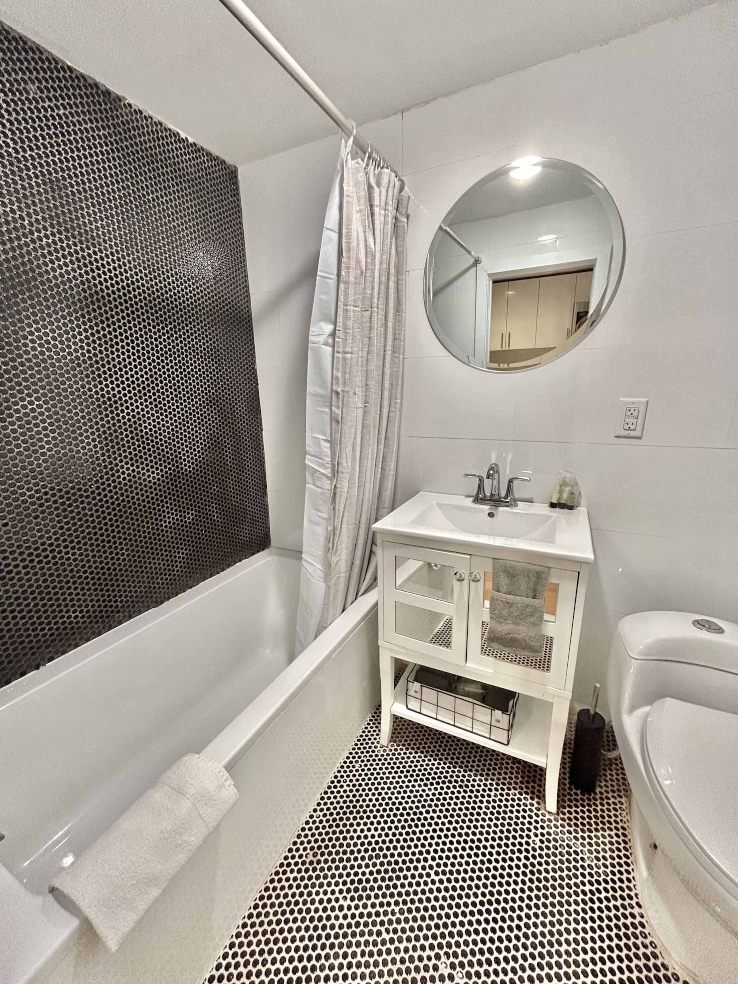 040 • Quiet 2BR/1BA • Walk to PATH - Photo 13