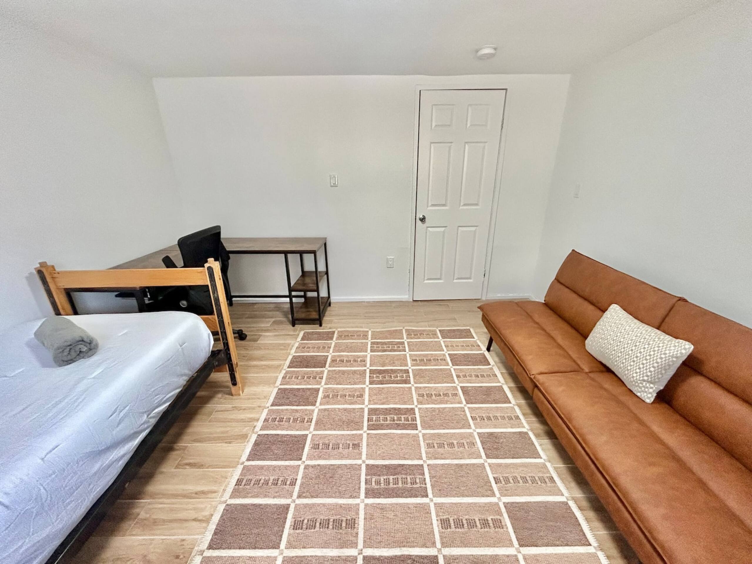 040 • Quiet 2BR/1BA • Walk to PATH - Photo 9