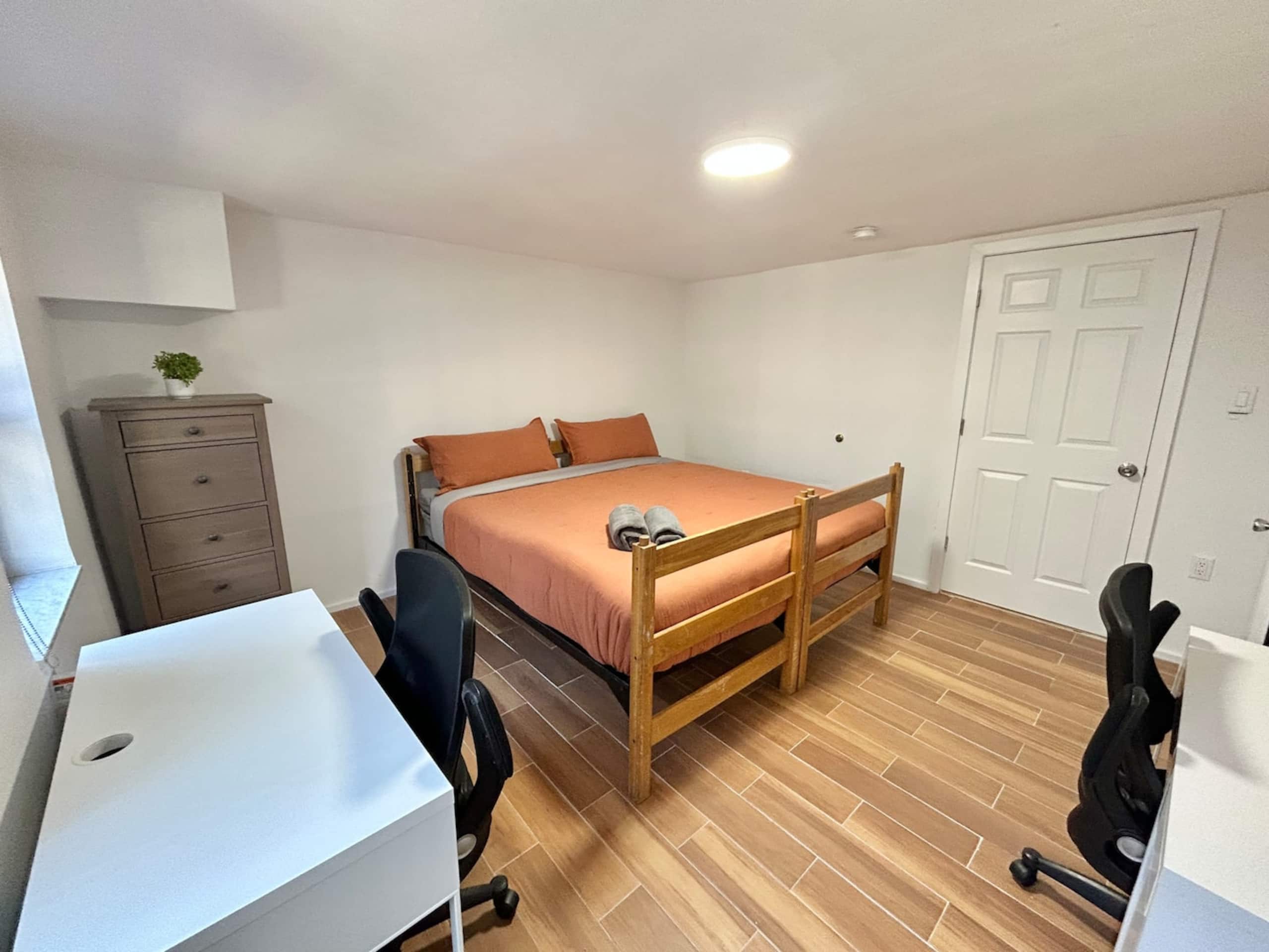 040 • Quiet 2BR/1BA • Walk to PATH - Photo 6