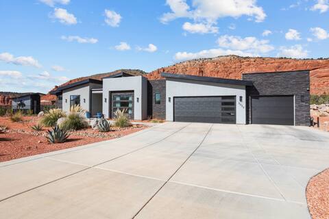 Modern Red Cliff Home | Private Pool w/ a View