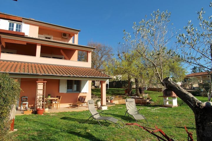 Apartment For 2 With Beautiful Garden - Bale