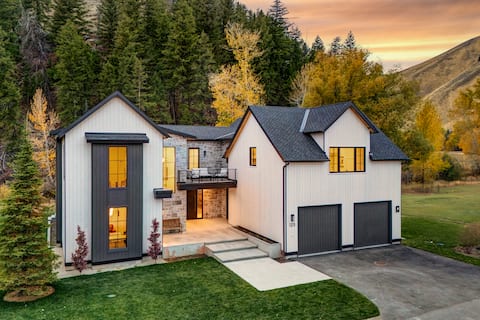 Abode at Warm Springs on The River