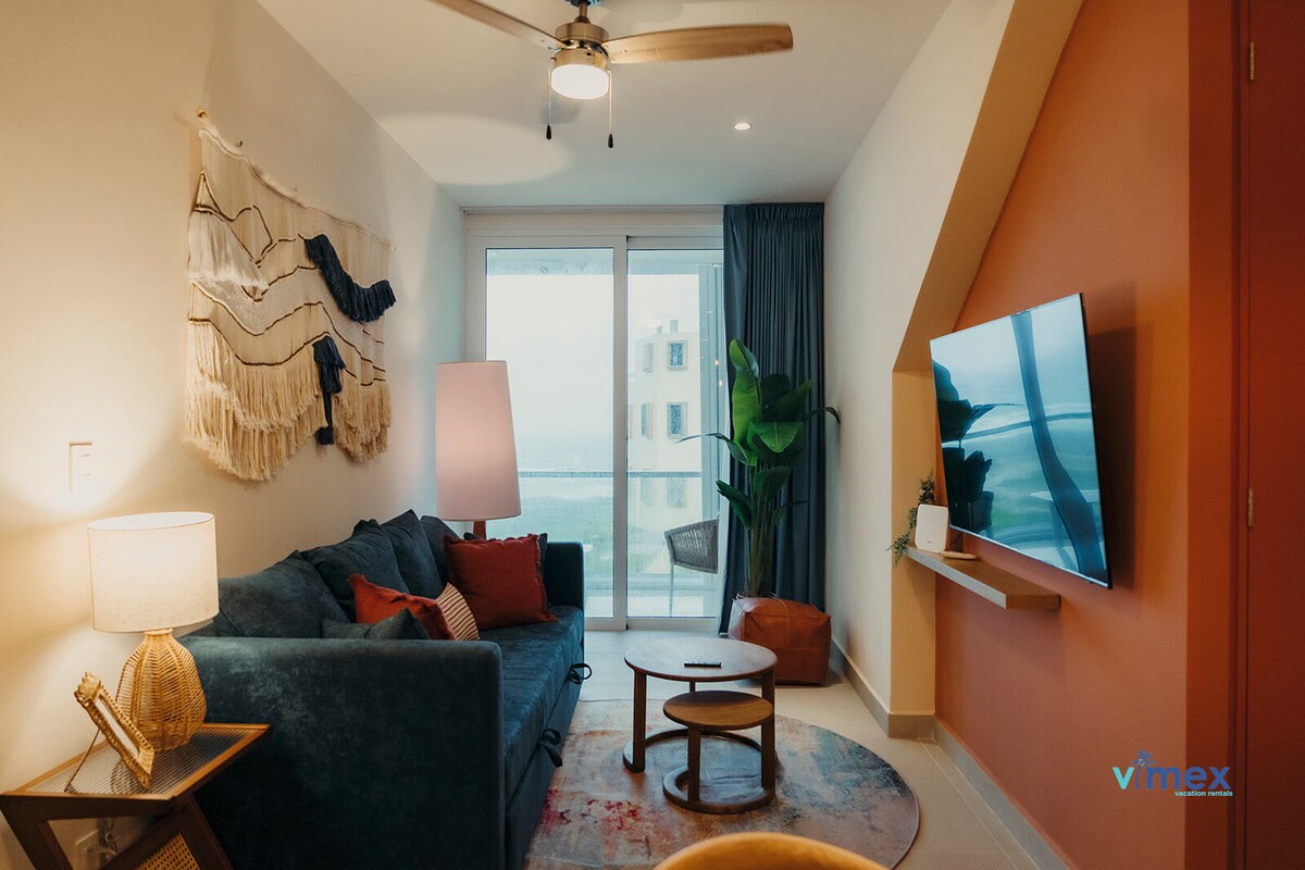 Vistas al mar y un cómodo sofá que se convierte en una cama de tamaño completo.