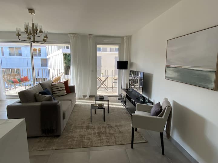 Fabulous Two-bedroom Apartment With Parking - Antibes