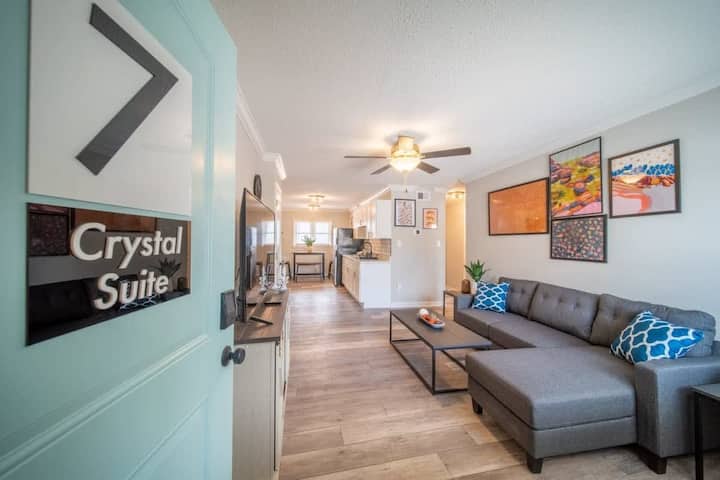 Sojourn Cozy Coastal Condo - Crystal Suite - Virginia Beach, VA