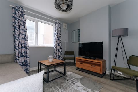 Spacious 4BD Home | Central St Kevin's Location