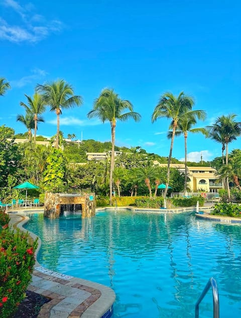 Resort Living - 3 min walk to beach - Hot Tub!