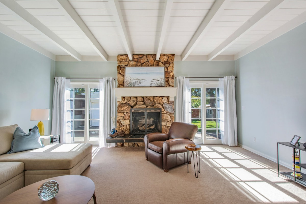 Дневна соба со камин