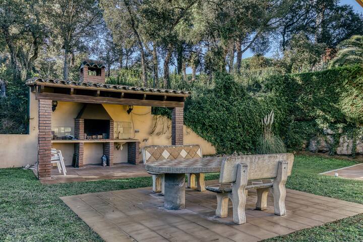 Villa Tiffany w pool and barbecue gallery image 3