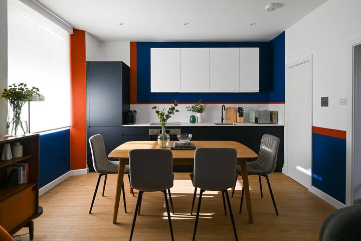 Lux 4-Bedroom Triplex Close to Angel & Shoreditch gallery image 3