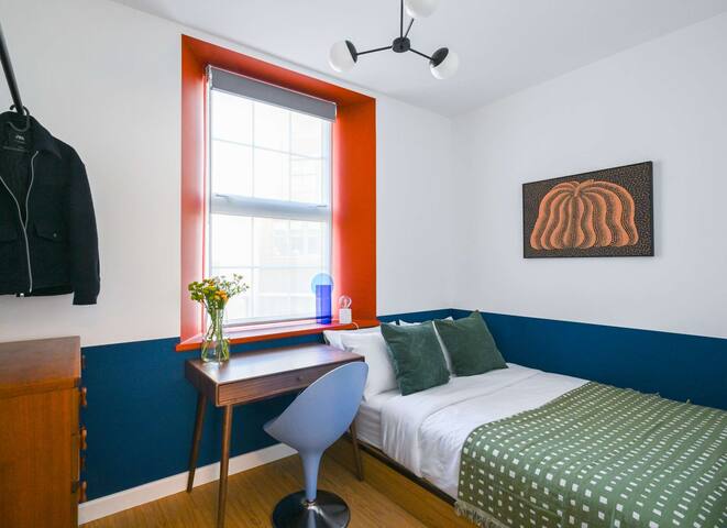 Lux 4-Bedroom Triplex Close to Angel & Shoreditch gallery image 5