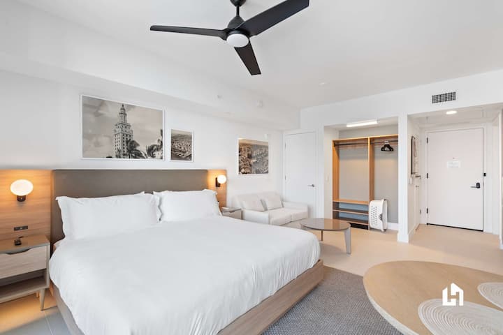 Apartman ima klima-uređaj i stropni ventilator