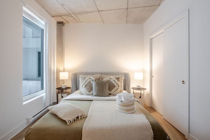 غرفة النوم رقم2 : غرفة نوم هادئة مع قوام ناعم وضوء طبيعي.