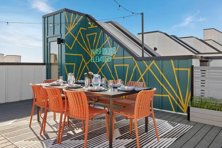 Luxury Nashville Stay! Rooftop Hot Tub, Sauna, Gym gallery image 2