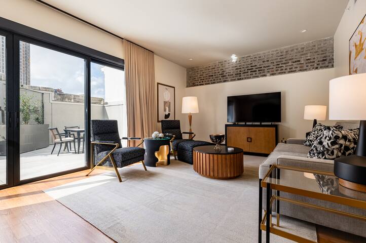 3BR Lavish Penthouse + Canal St Private Patio gallery image 3