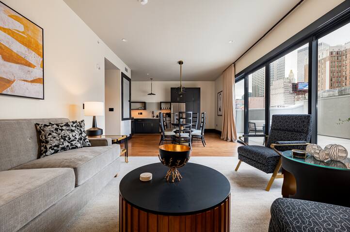 3BR Lavish Penthouse + Canal St Private Patio gallery image 5