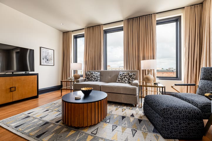 2BR Prime Unit 2 Blocks to Bourbon | The Mayfair gallery image 3