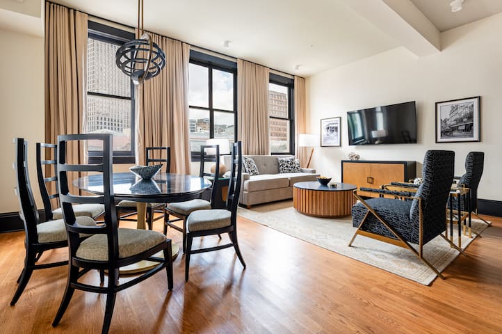 4BR Group Unit for 16 Near Bourbon | Mayfair Hotel