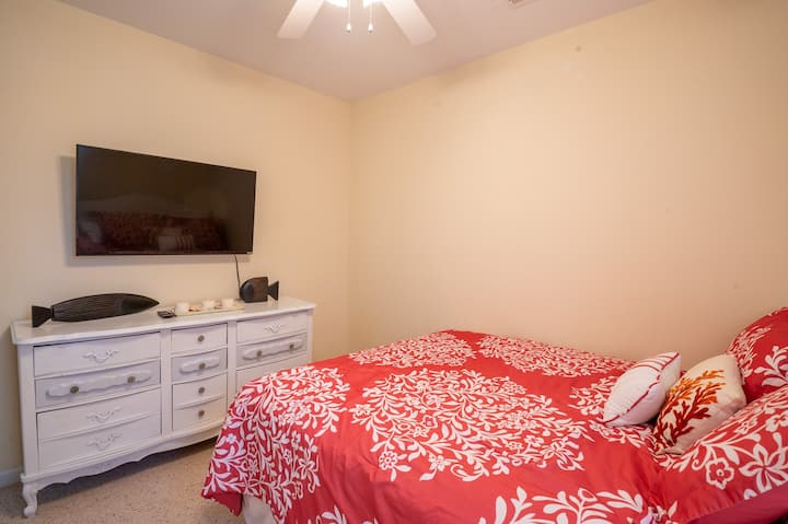 Habitación con cama tamaño queen