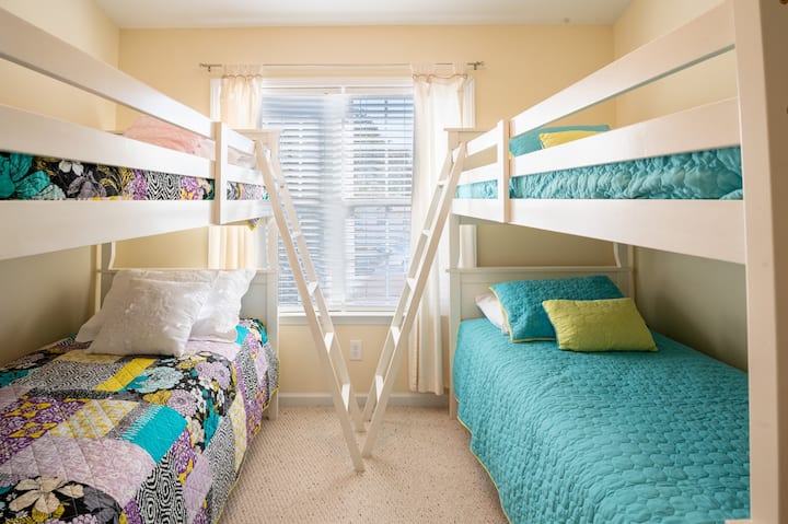 Habitación infantil con literas para 4 personas