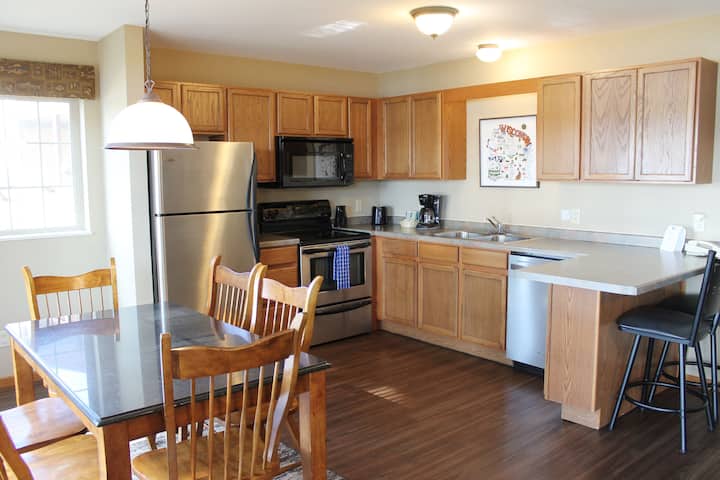 Lower, Beach View 2 Bedroom @ Wild Eagle Lodge - Eagle River, WI