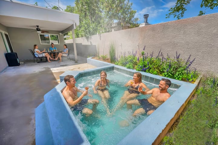 Central by the Strip 1-Story Villa: Hot Tub, BBQ