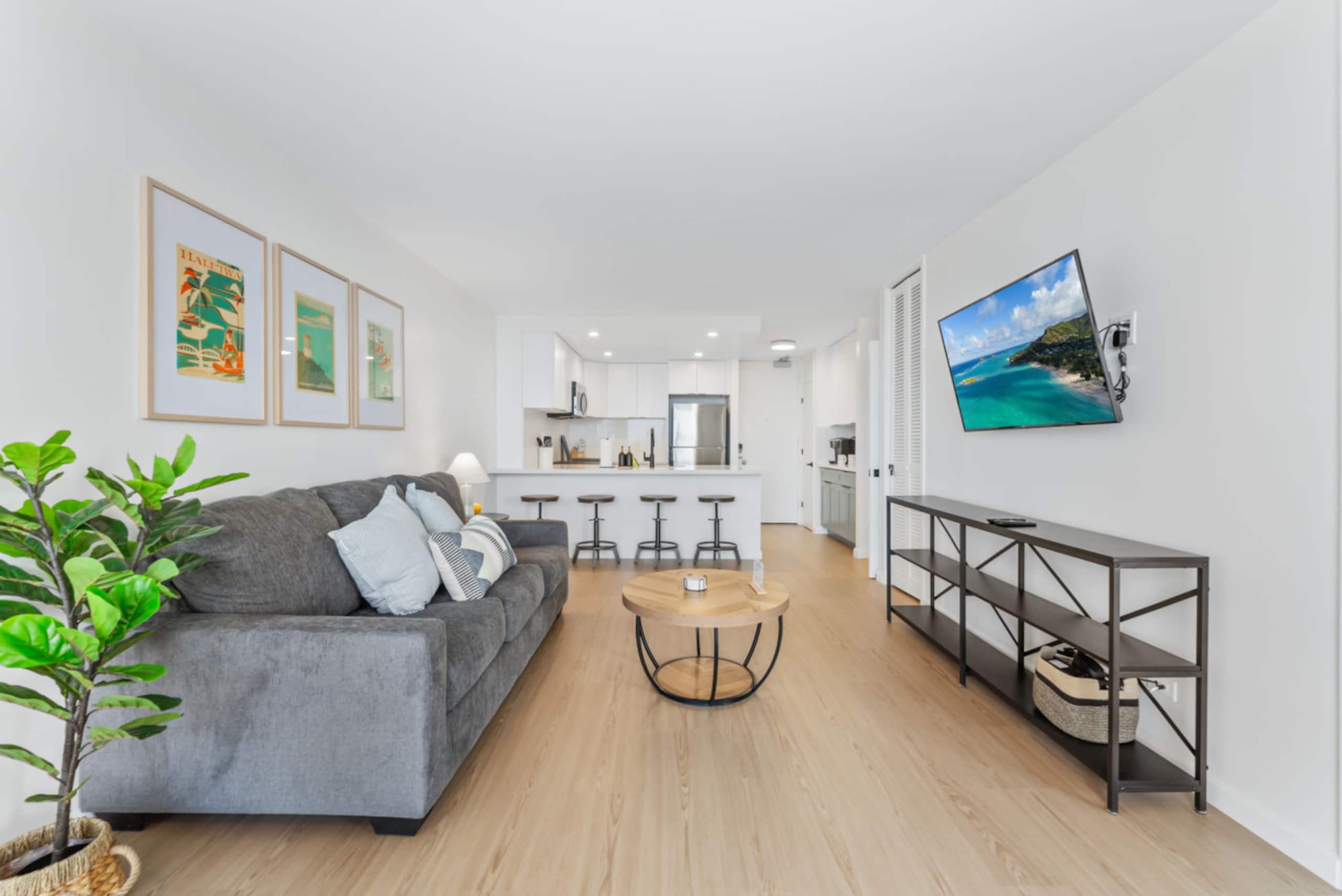 *Oceanfront Renovated Getaway in Waikiki - Image 6