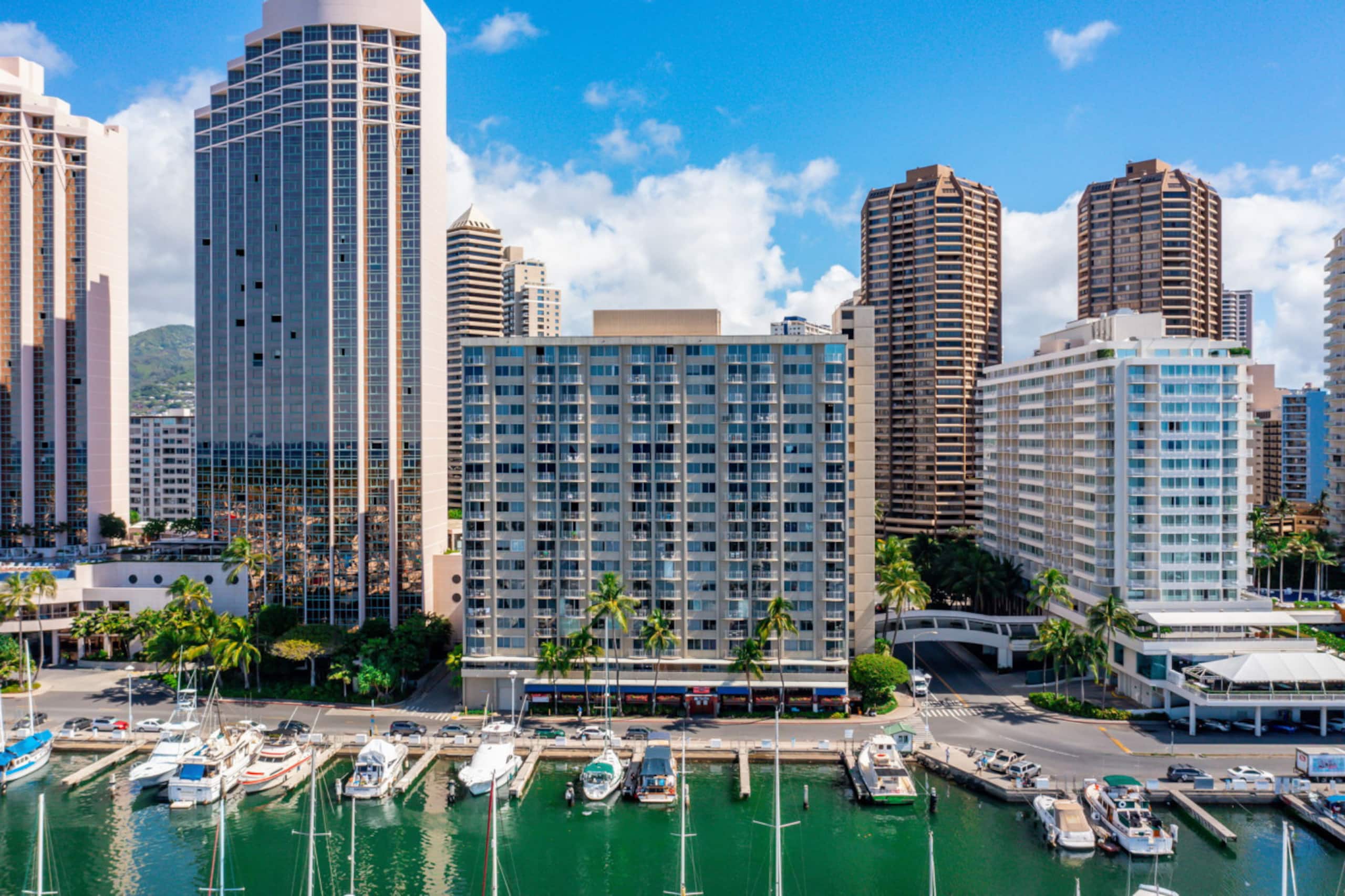 *Oceanfront Renovated Getaway in Waikiki - Image 35