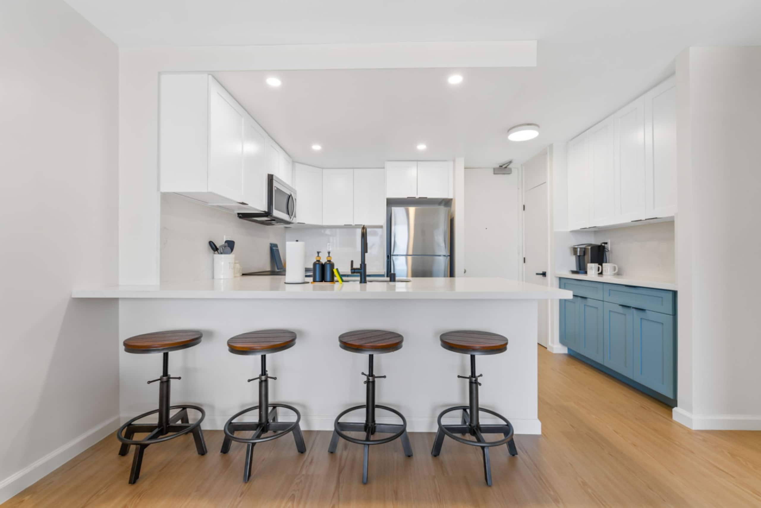 *Oceanfront Renovated Getaway in Waikiki - Image 10
