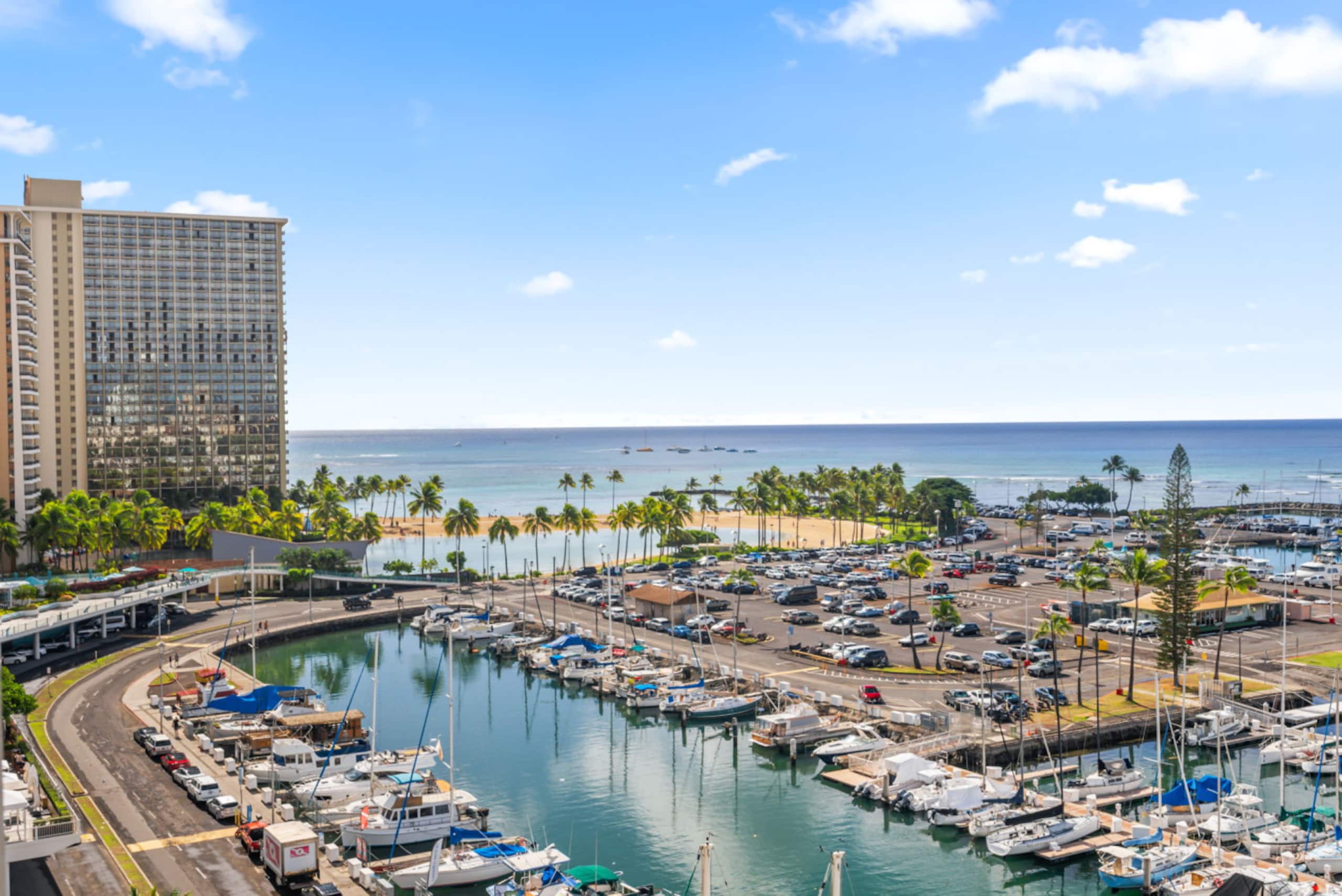 *Oceanfront Renovated Getaway in Waikiki - Image 33