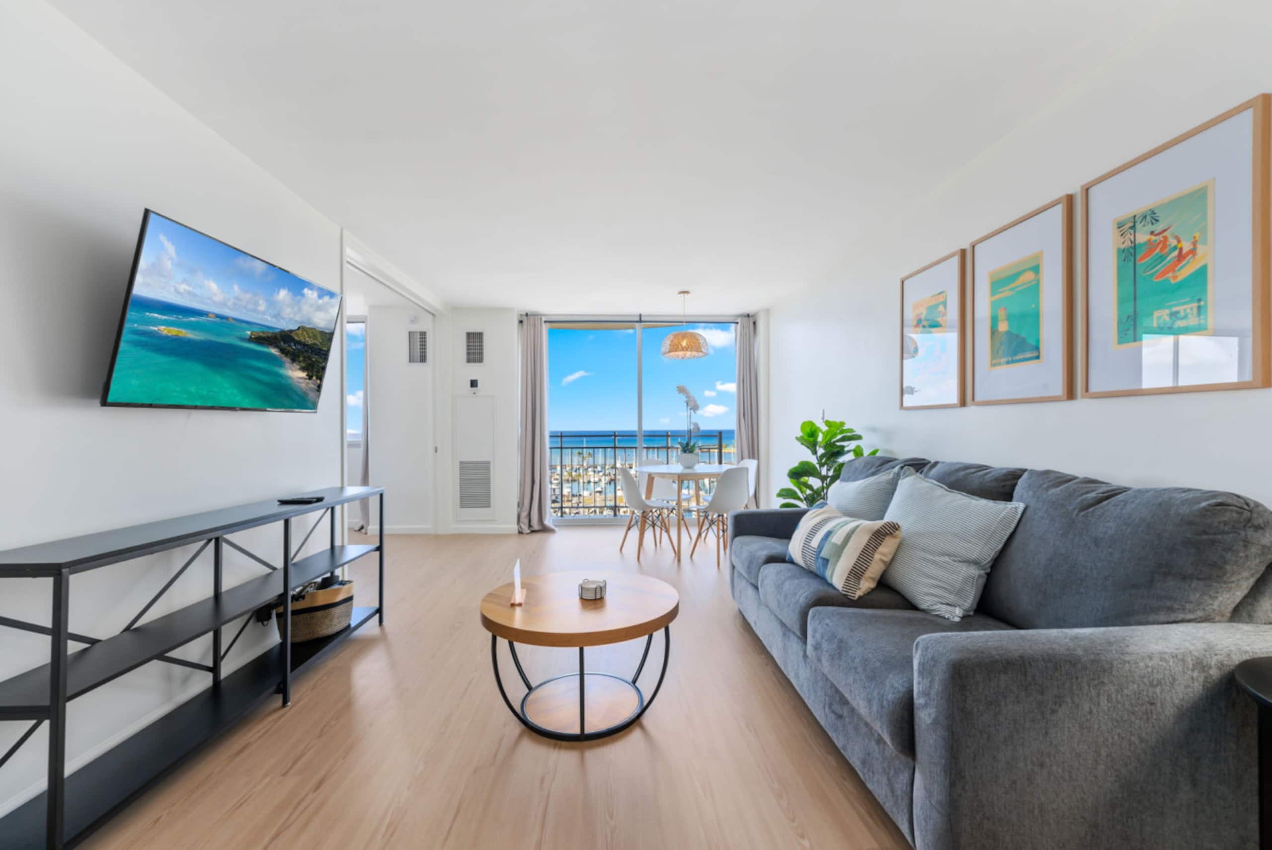 *Oceanfront Renovated Getaway in Waikiki - Image 4
