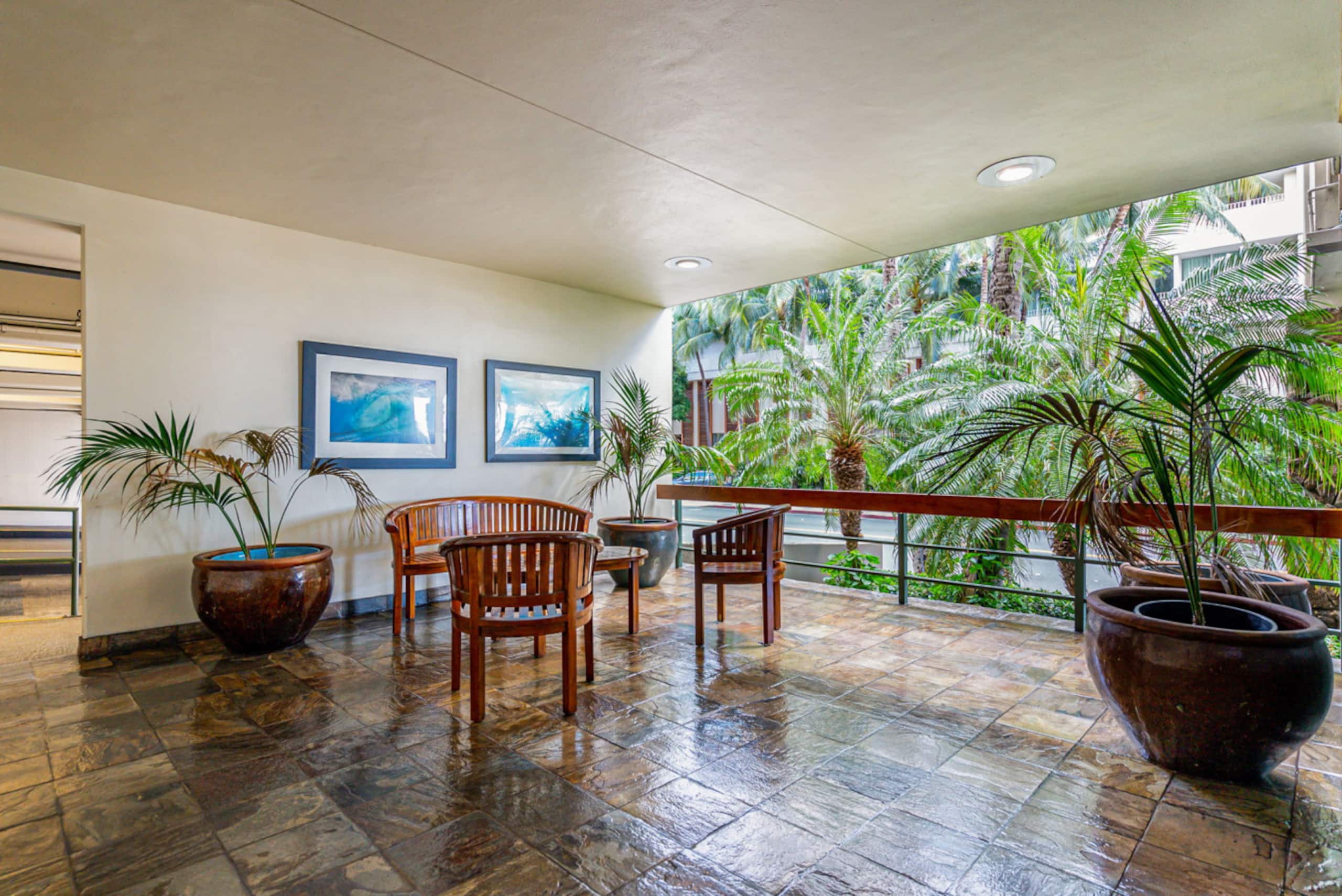 *Oceanfront Renovated Getaway in Waikiki - Image 44