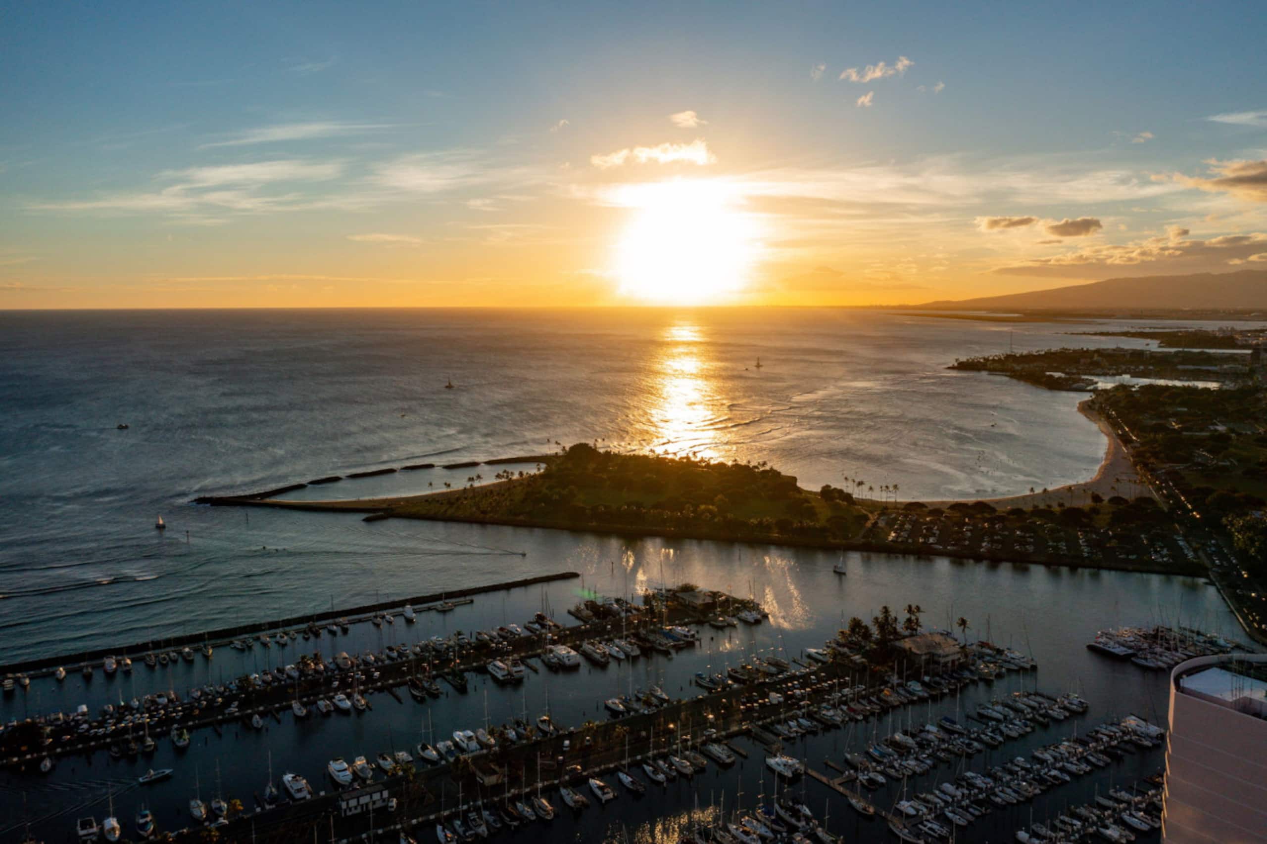*Oceanfront Renovated Getaway in Waikiki - Image 48
