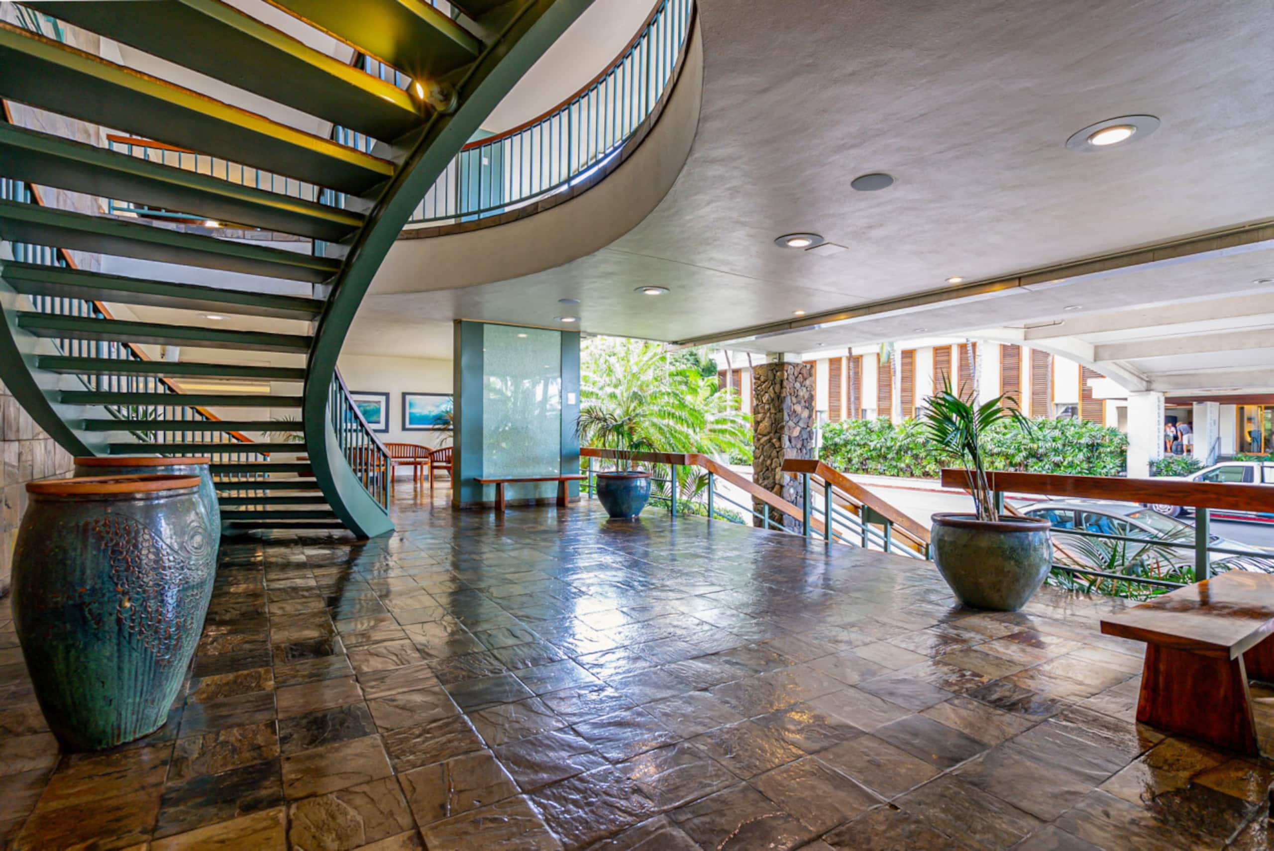 *Oceanfront Renovated Getaway in Waikiki - Image 42