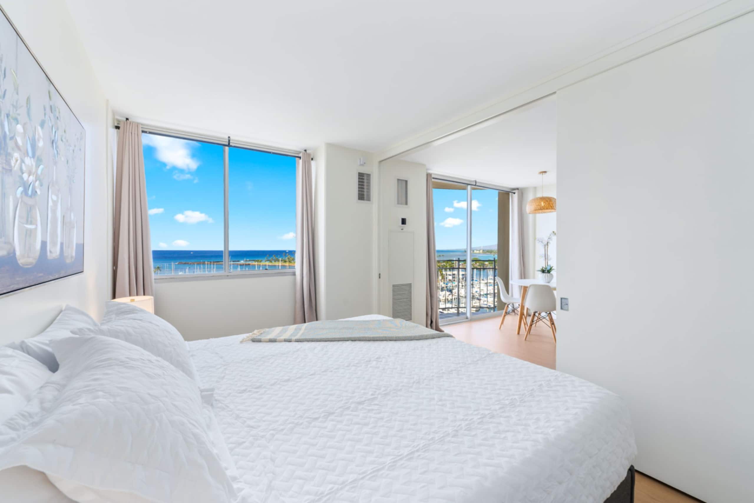*Oceanfront Renovated Getaway in Waikiki - Image 17