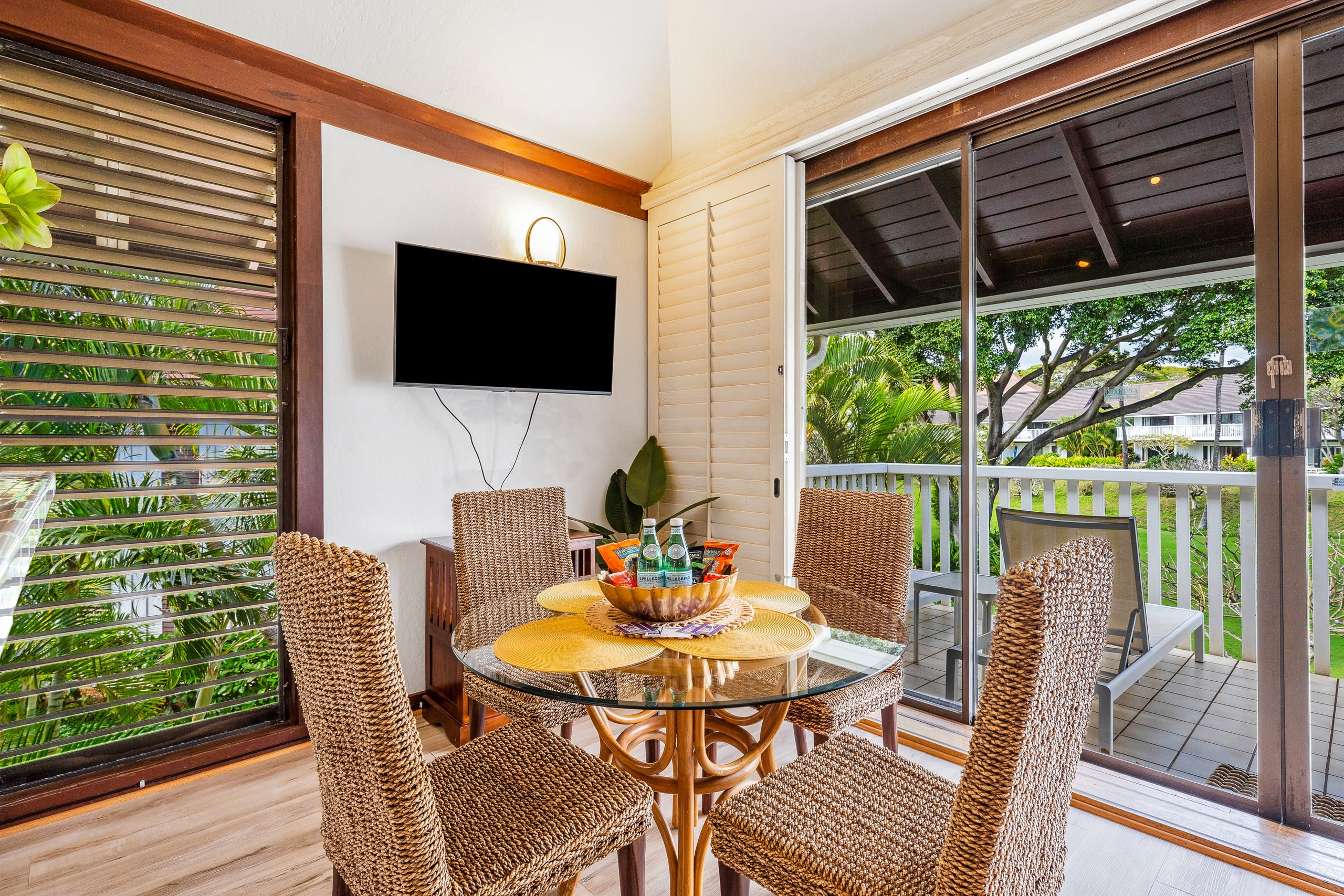 KP40 Walk to Beach!Top Corner Unit, A/C, Pool, Gym - Photo 11