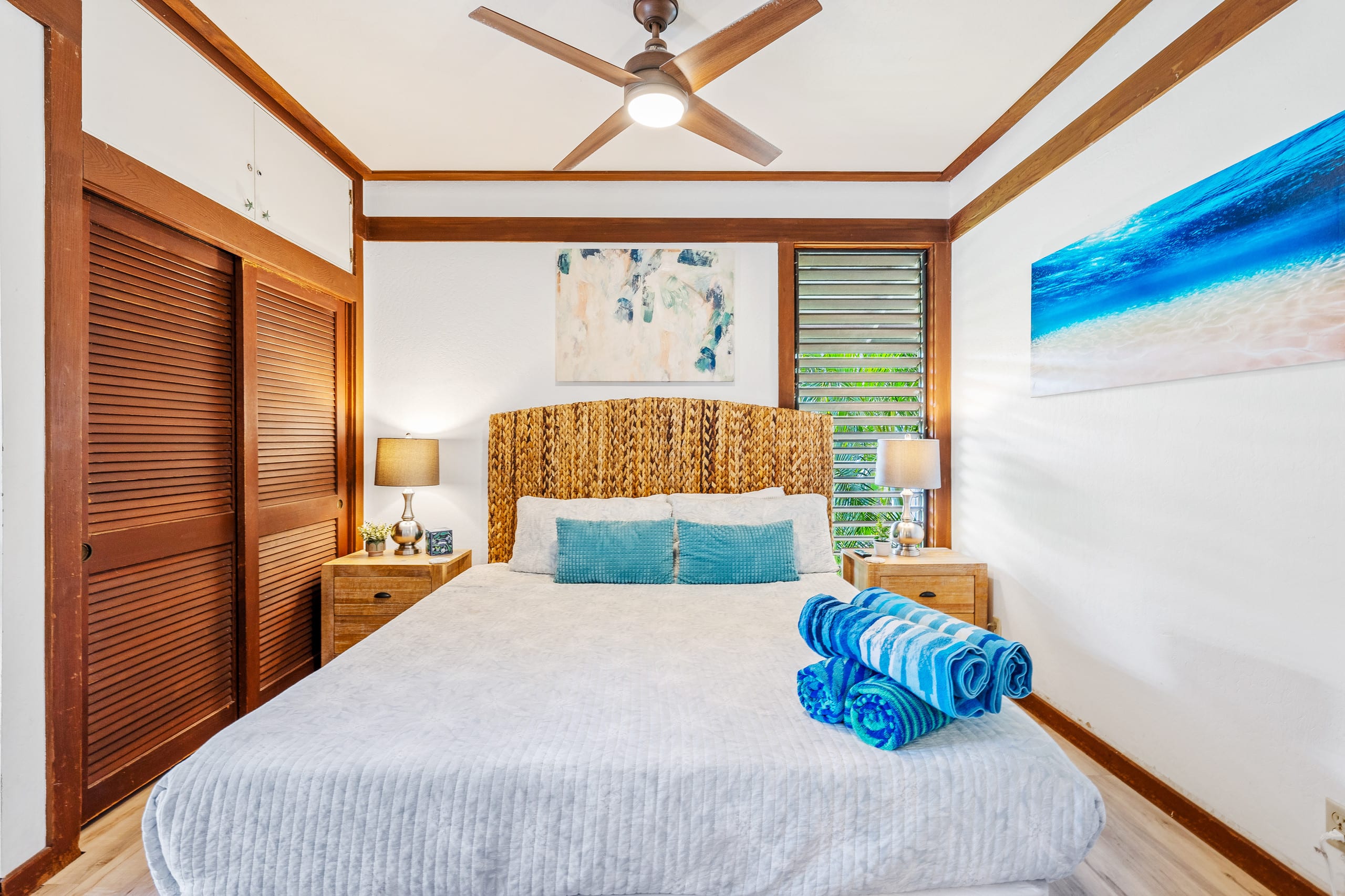 KP40 Walk to Beach!Top Corner Unit, A/C, Pool, Gym - Photo 16