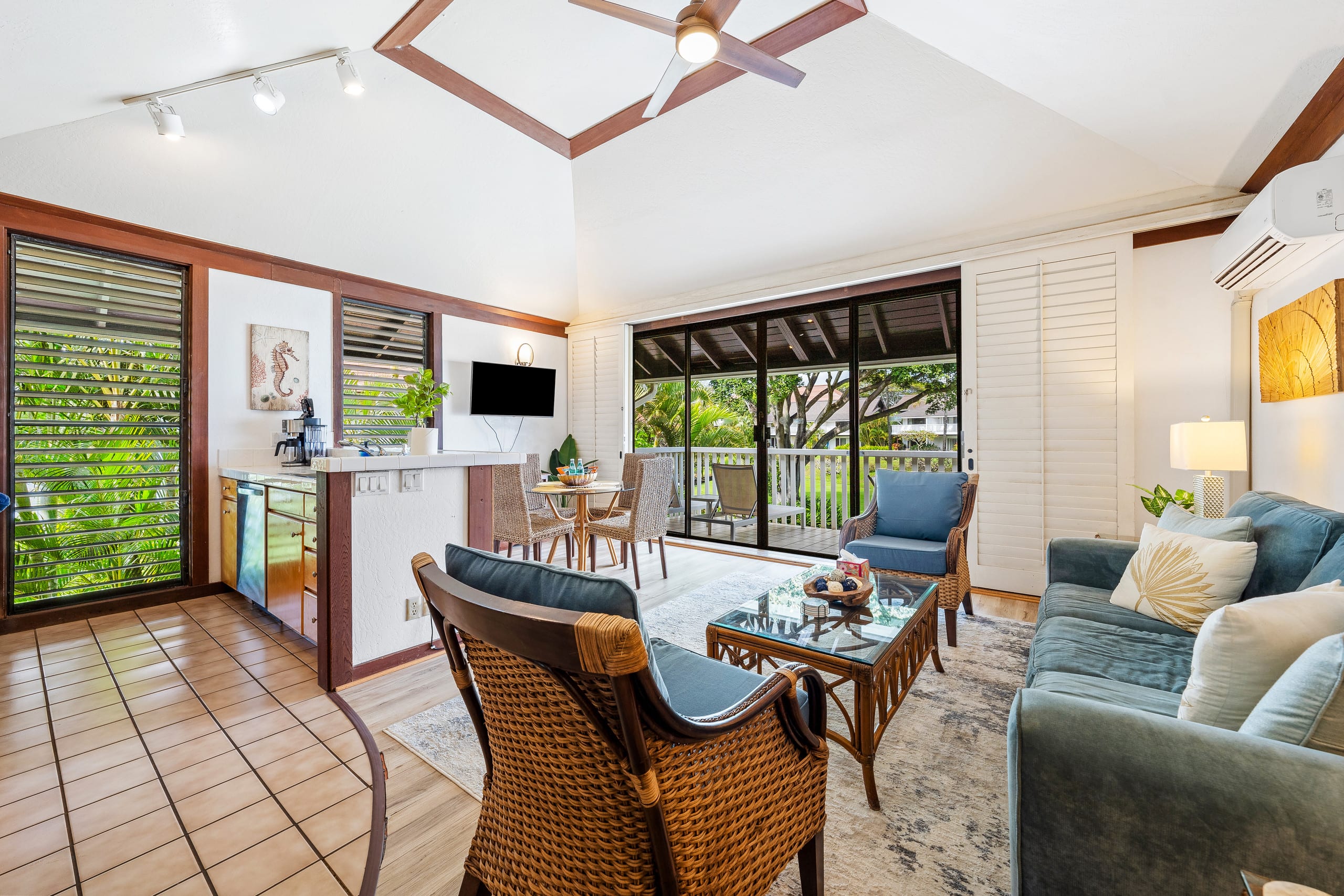 KP40 Walk to Beach!Top Corner Unit, A/C, Pool, Gym - Photo 7