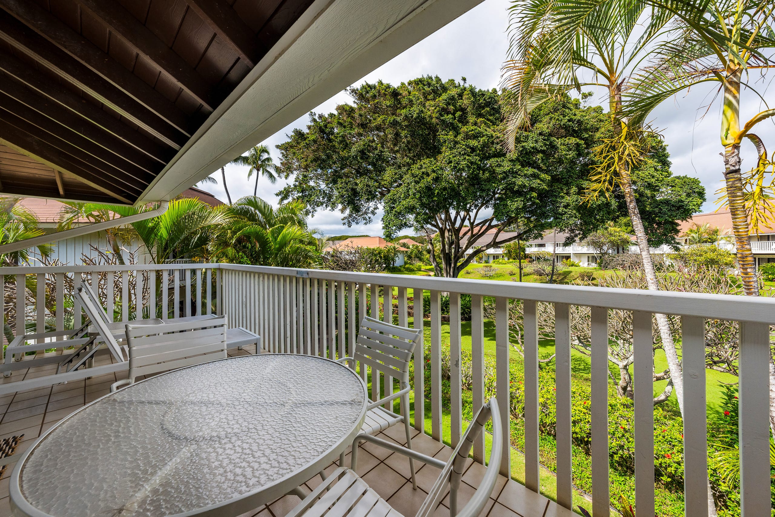 KP40 Walk to Beach!Top Corner Unit, A/C, Pool, Gym - Photo 19